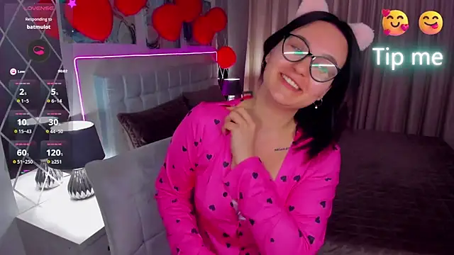 Snapshot of EsterLogan chatting on 1, 3, 2025 EsterLogan online show from 1, 3, 2025