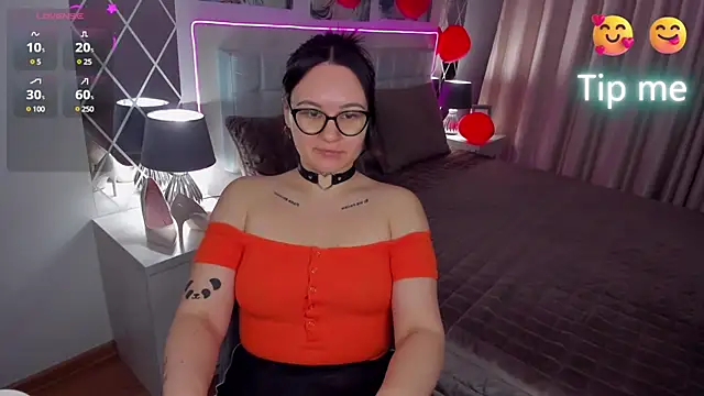 Snapshot of EsterLogan chatting on 4, 3, 2025 EsterLogan online show from 4, 3, 2025