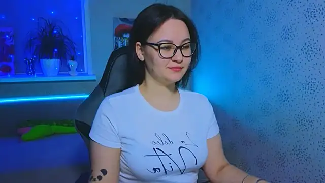 EsterLogan online show from 17, 11, 2025