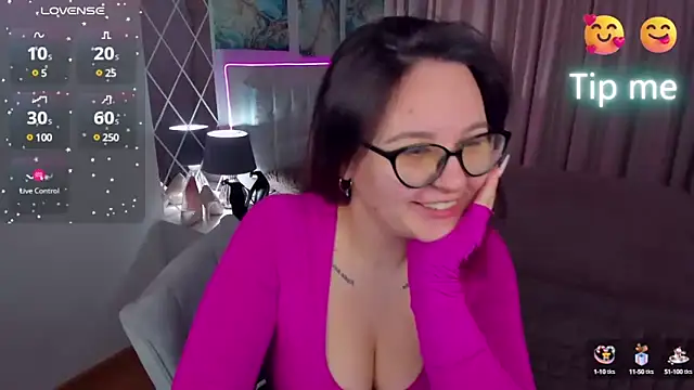 Snapshot of EsterLogan chatting on 31, 1, 2025 EsterLogan online show from 31, 1, 2025