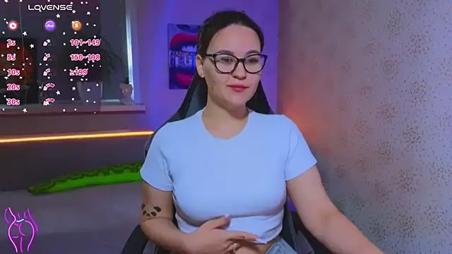 Snapshot of EsterLogan chatting on 20, 9, 2025 EsterLogan online show from 20, 9, 2025
