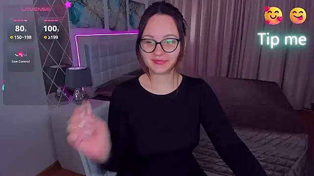 Snapshot of EsterLogan chatting on 9, 2, 2025 EsterLogan online show from 9, 2, 2025