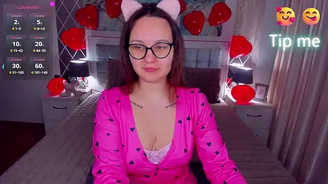 Snapshot of EsterLogan chatting on 15, 2, 2025 EsterLogan online show from 15, 2, 2025