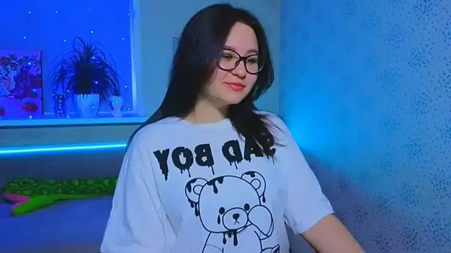 EsterLogan online show from 10, 11, 2025