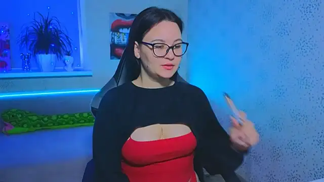 EsterLogan online show from 13, 11, 2025