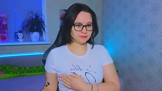 EsterLogan online show from 28, 11, 2025