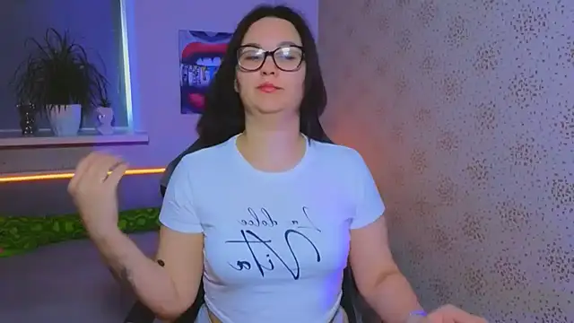 EsterLogan online show from 3, 11, 2025