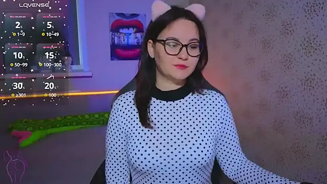 EsterLogan online show from 30, 10, 2025