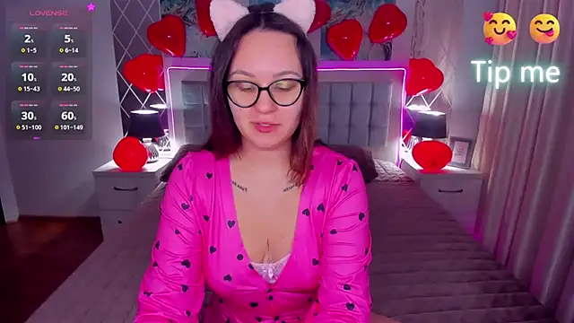 Snapshot of EsterLogan chatting on 14, 2, 2025 EsterLogan online show from 14, 2, 2025
