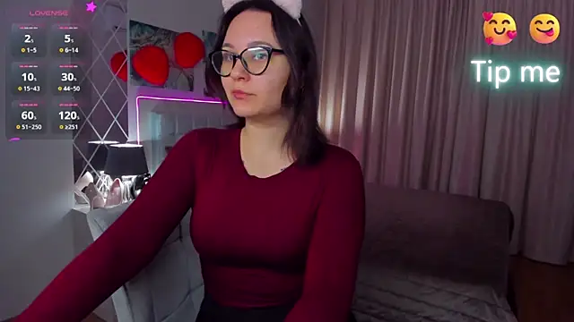 Snapshot of EsterLogan chatting on 2, 3, 2025 EsterLogan online show from 2, 3, 2025