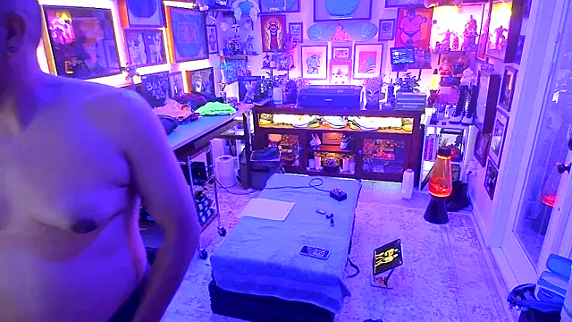 Snapshot of Briefs_bud chatting on 19, 10, 2025 Briefs bud online show from 19, 10, 2025