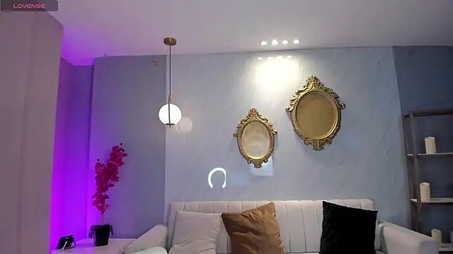 NiaHolland online show from 20, 4, 2026