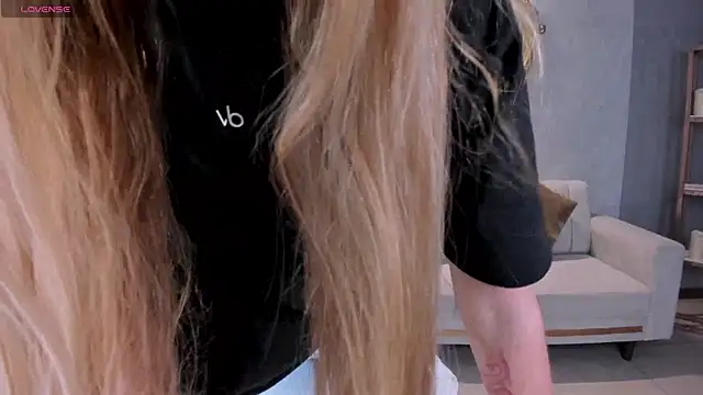 NiaHolland online show from 16, 12, 2025