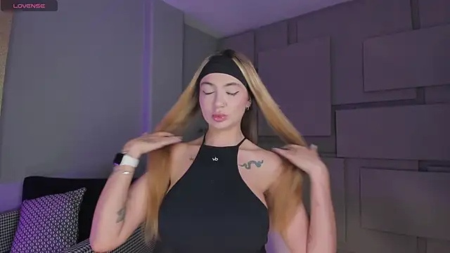 NiaHolland online show from 25, 3, 2026