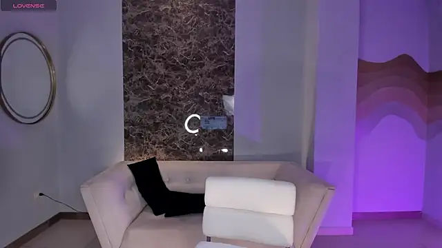 NiaHolland online show from 28, 2, 2026