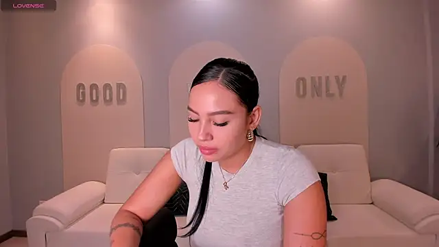 Snapshot of MollyJones_ chatting on 17, 6, 2026 MollyJones online show from 17, 6, 2026