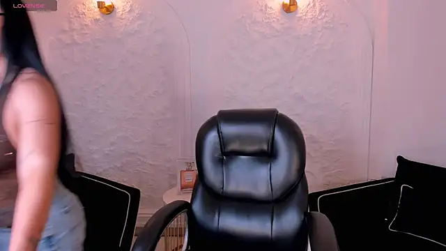 Snapshot of MollyJones_ chatting on 9, 6, 2026 MollyJones online show from 9, 6, 2026