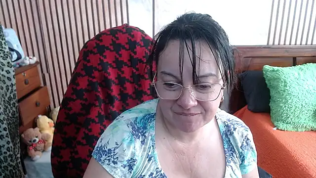 Sonialorens  online show from 5, 10, 2025