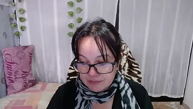 Sonialorens  online show from 30, 1, 2025