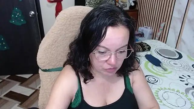 Sonialorens  online show from 20, 12, 2025