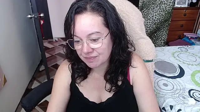 Sonialorens  online show from 16, 12, 2025