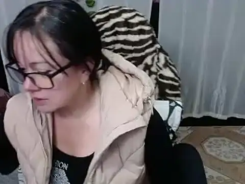 Sonialorens  online show from 11, 2, 2025