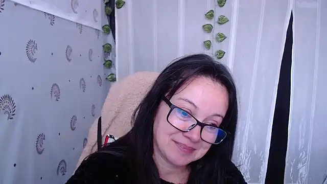 Sonialorens  online show from 15, 2, 2025