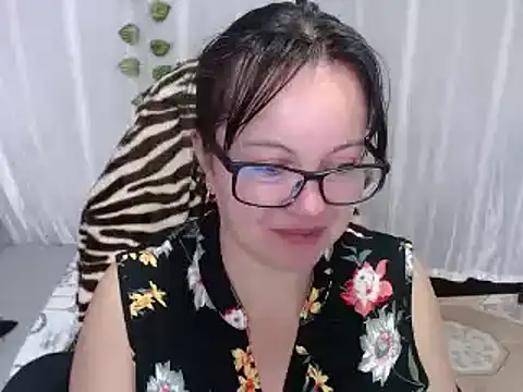 Sonialorens  online show from 6, 2, 2025