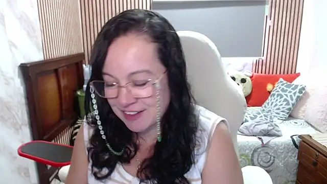 Snapshot of Sonialorens_ chatting on 7, 5, 2026 Sonialorens online show from 7, 5, 2026