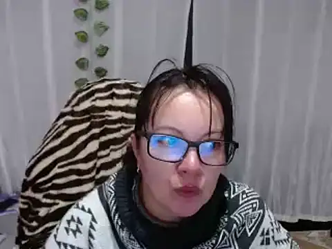 Sonialorens  online show from 8, 2, 2025