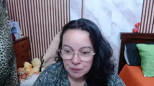 Sonialorens  online show from 9, 10, 2025