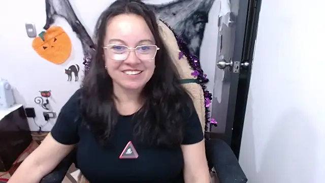 Sonialorens  online show from 2, 11, 2025