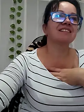 Sonialorens  online show from 25, 1, 2025