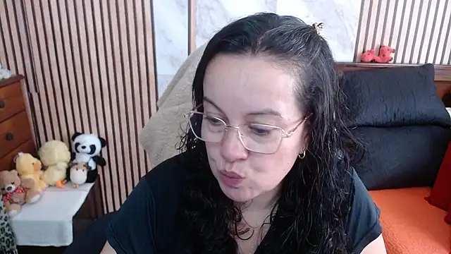 Sonialorens  online show from 30, 9, 2025