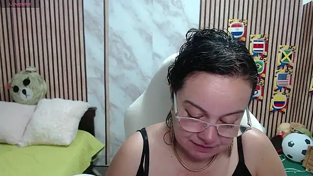 Snapshot of Sonialorens_ chatting on 8, 7, 2026 Sonialorens online show from 8, 7, 2026