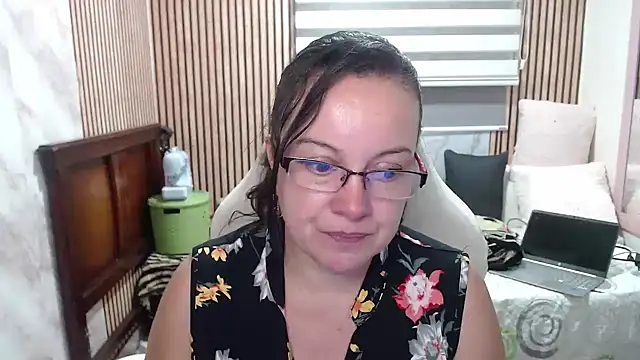 Snapshot of Sonialorens_ chatting on 9, 6, 2026 Sonialorens online show from 9, 6, 2026