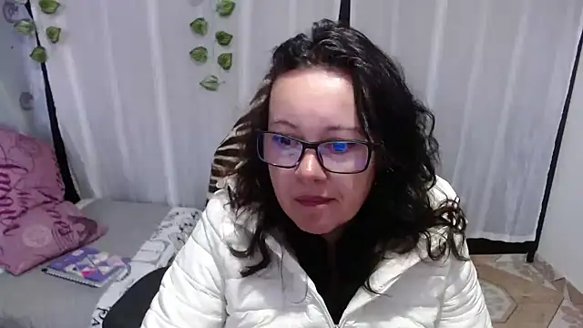 Sonialorens  online show from 1, 2, 2025
