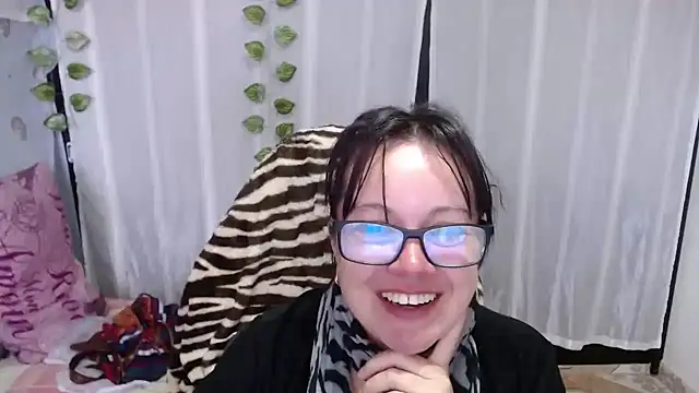 Sonialorens  online show from 30, 1, 2025