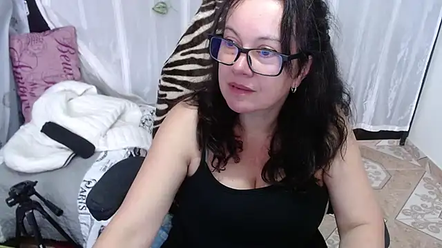 Sonialorens  online show from 1, 2, 2025