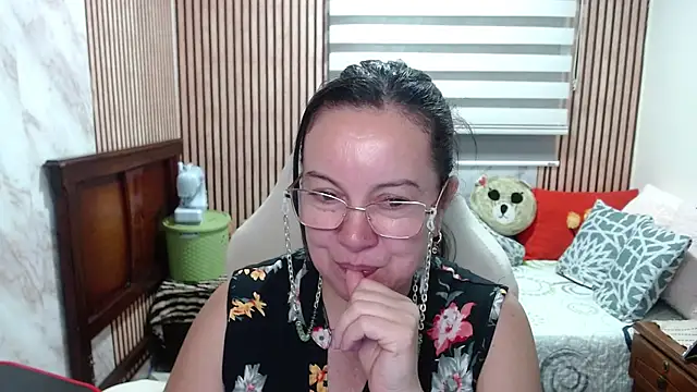 Snapshot of Sonialorens_ chatting on 4, 5, 2026 Sonialorens online show from 4, 5, 2026