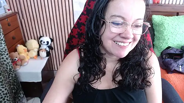 Sonialorens  online show from 8, 10, 2025