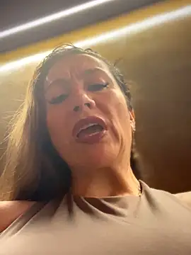 angelitasexy81 online show from 10, 4, 2026