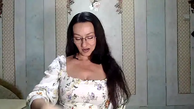 Snapshot of Antralyn chatting on 28, 11, 2025 Antralyn online show from 28, 11, 2025
