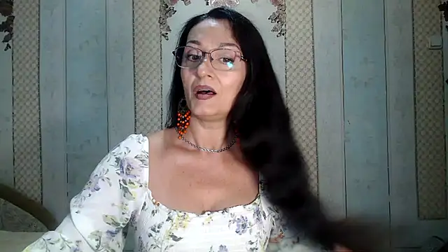 Snapshot of Antralyn chatting on 3, 10, 2025 Antralyn online show from 3, 10, 2025