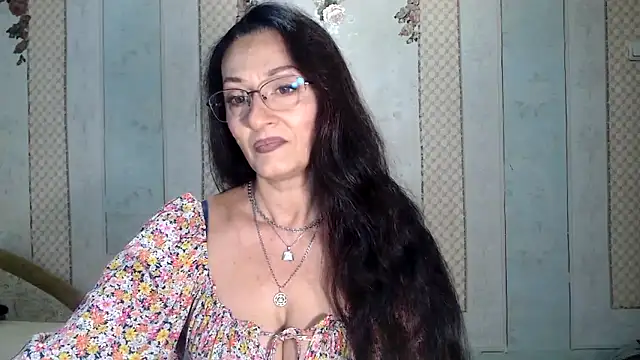 Snapshot of Antralyn chatting on 24, 10, 2025 Antralyn online show from 24, 10, 2025