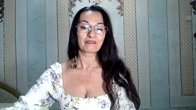 Snapshot of Antralyn chatting on 10, 11, 2025 Antralyn online show from 10, 11, 2025