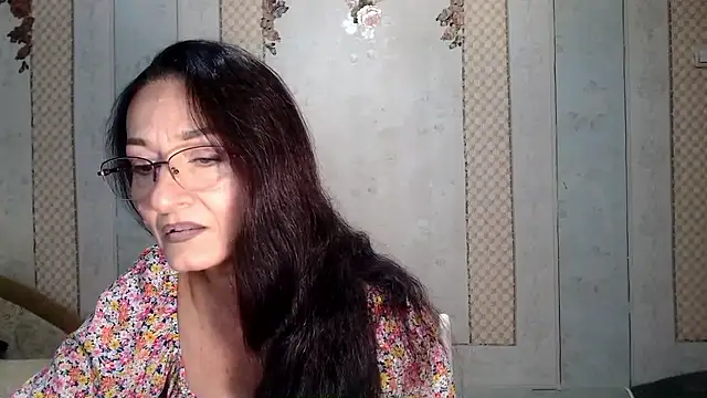 Snapshot of Antralyn chatting on 28, 10, 2025 Antralyn online show from 28, 10, 2025