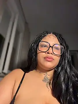 Snapshot of IamSashaLuv chatting on 8, 5, 2026 IamSashaLuv online show from 8, 5, 2026