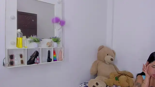 Snapshot of Emma_lean chatting on 17, 10, 2025 Emma lean online show from 17, 10, 2025