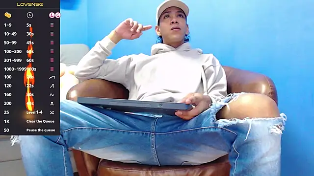 Snapshot of Robert_Kingg chatting on 6, 11, 2025 Robert Kingg online show from 6, 11, 2025